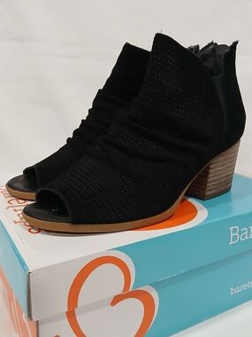 Bear Traps Iree Black Suede Ankle Bootie 7.5 M Ruched Peep-toe Zippered Back EUC